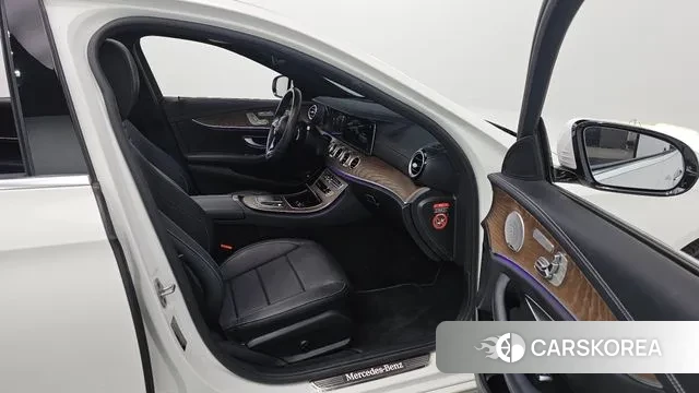 Mercedes-Benz E-Class W213 2021 Белый из Кореи, фото 2