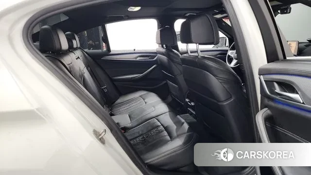 BMW 5 Series (G30) 2018 Белый из Кореи, фото 2