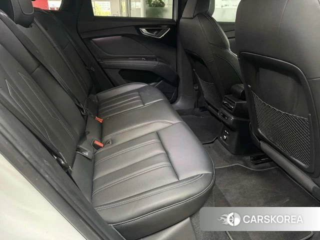 Audi Q4 e-tron 2024 Белый из Китая, фото 2