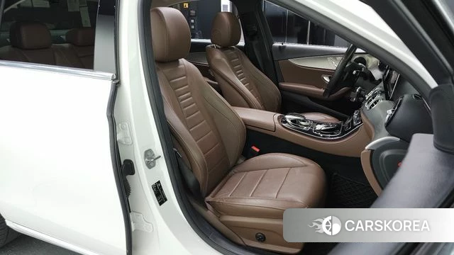 Mercedes-Benz E-Class W213 2018 Белый из Кореи, фото 2