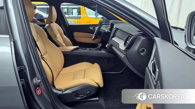 Volvo XC60 second Generation 2020 Серебристо-серый из Кореи, фото 2