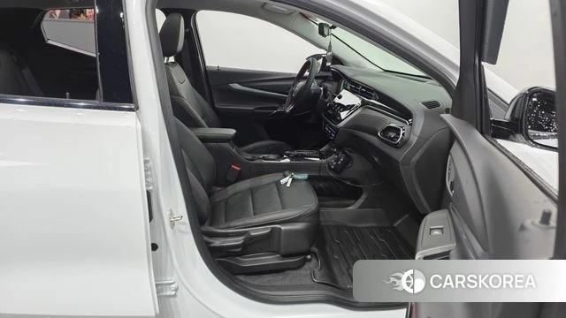 Chevrolet (GM Daewoo) Bolt EUV 2023 Белый из Кореи, фото 2