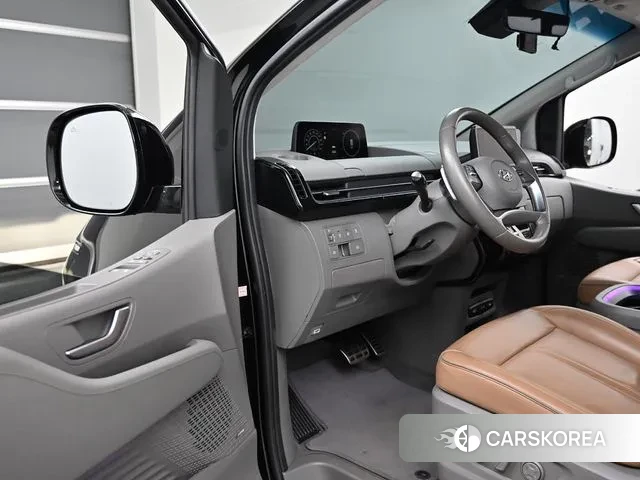 Hyundai Staria 2021 Черный из Кореи, фото 2