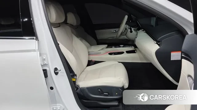 Genesis Electrified GV70 2023 Белый из Кореи, фото 2