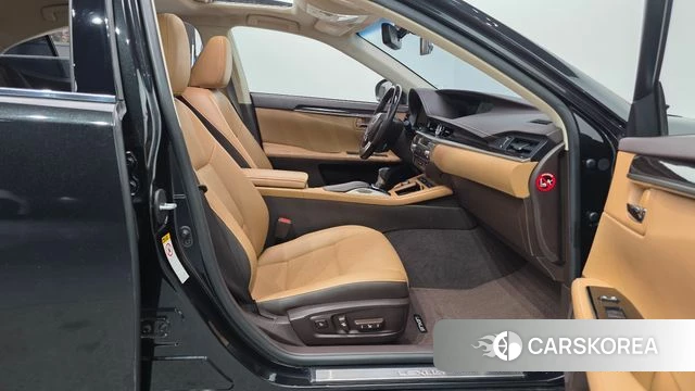 Lexus New ES300h 2018 Черный из Кореи, фото 2