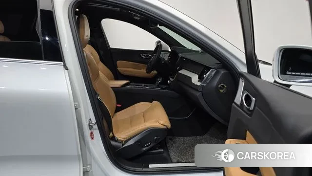 Volvo XC60 second Generation 2020 Белый из Кореи, фото 2