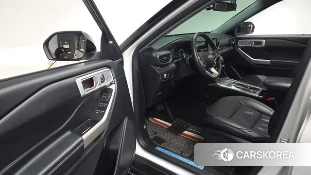 Ford Explorer 6th Generation 2022 Белый из Кореи, фото 2