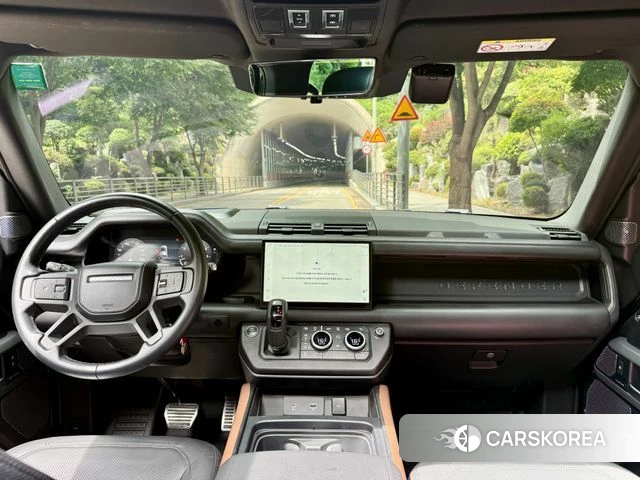 Land Rover Defender (L663) 2023 Черный из Кореи, фото 2