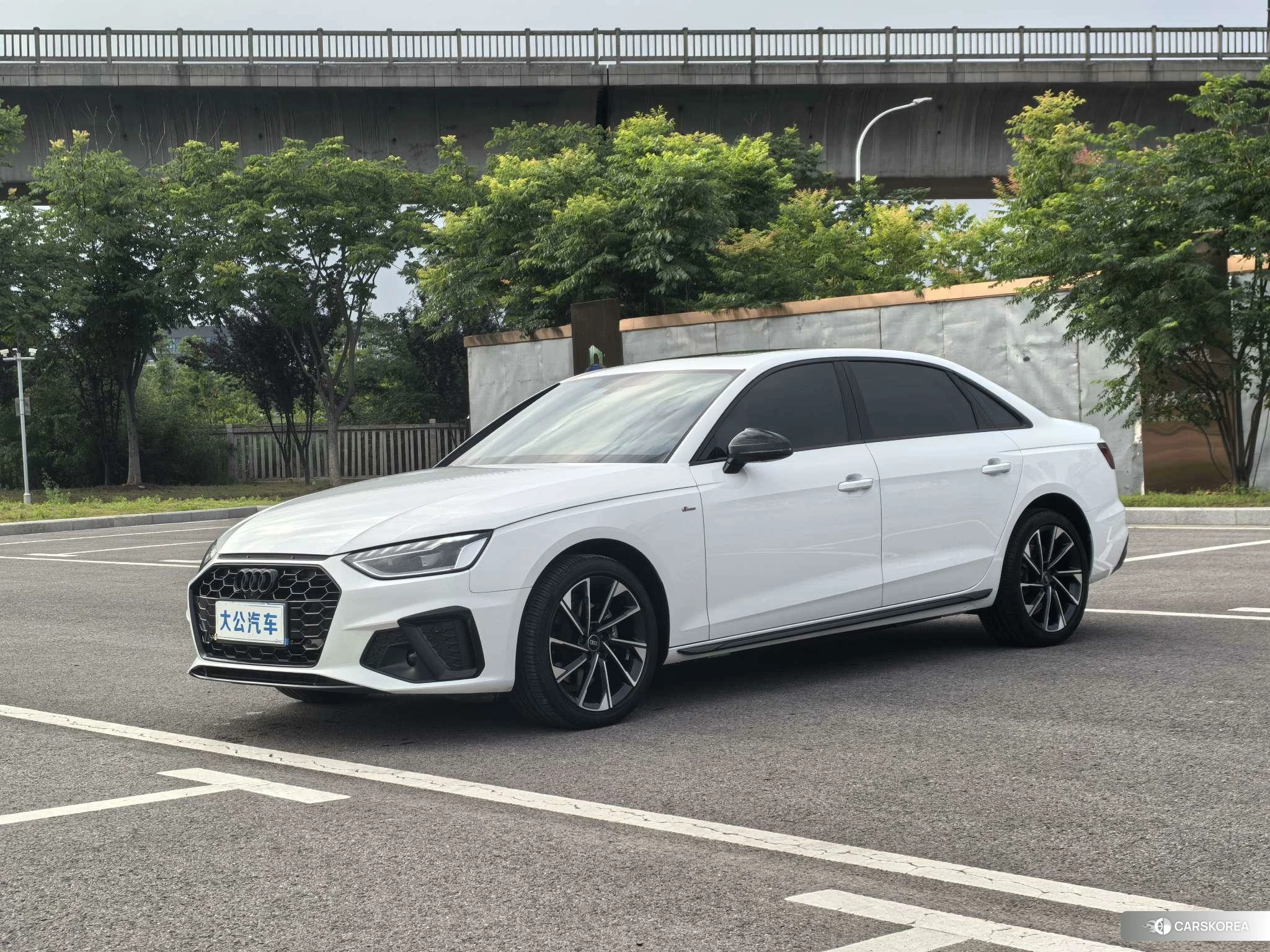 Audi A4L 2023 Белый из Китая, фото 2