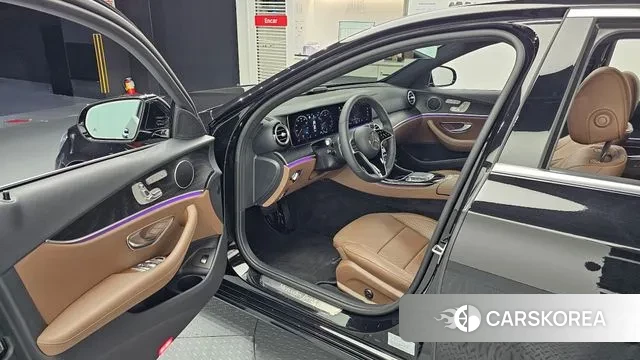 Mercedes-Benz E-Class W213 2023 Черный из Кореи, фото 2