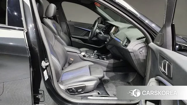 BMW 1 Series (F40) 2023 Черный из Кореи, фото 2