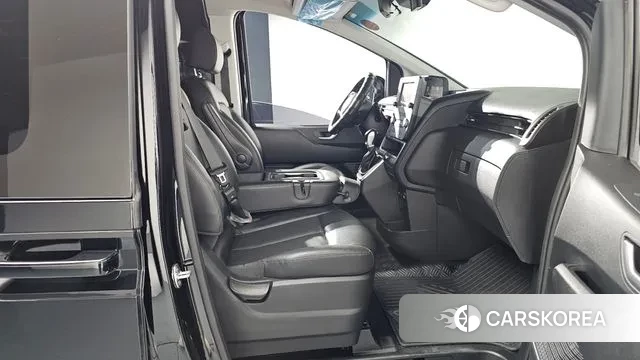 Hyundai Staria 2022 Черный из Кореи, фото 2