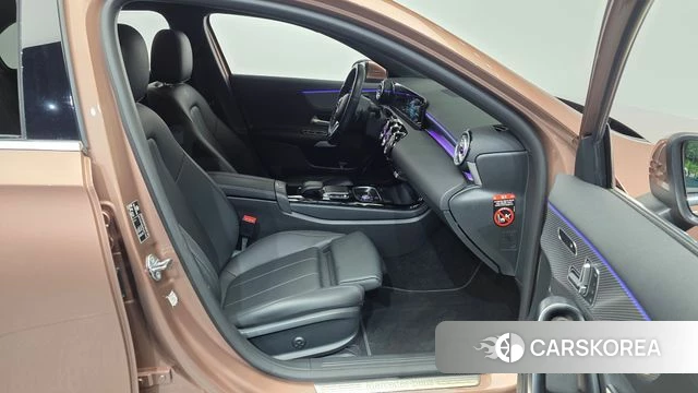 Mercedes-Benz A-Class W177 2023 Коричневый из Кореи, фото 2