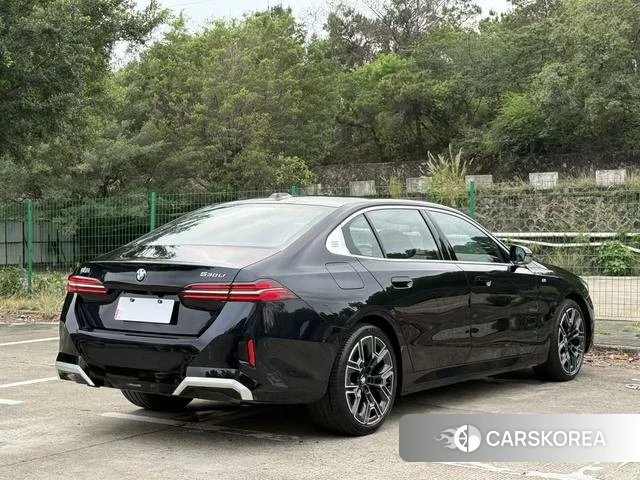 BMW 5 series 2025 Черный из Китая, фото 2