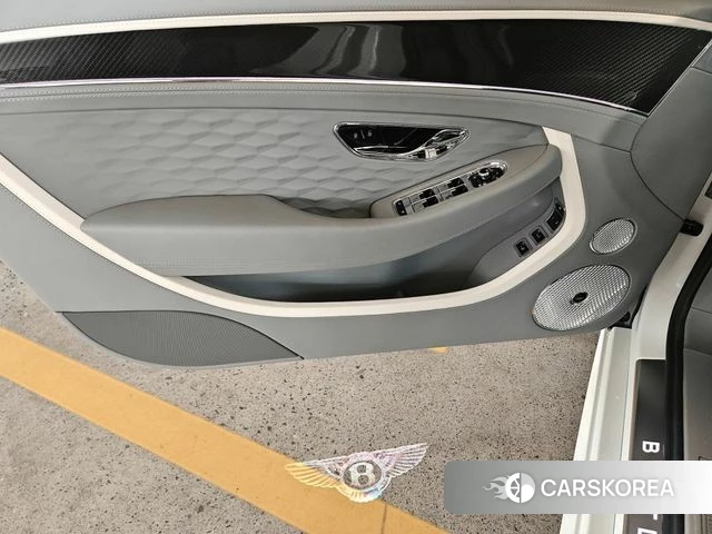 Bentley Continental GT 4th Generation 2025 Белый из Кореи, фото 2