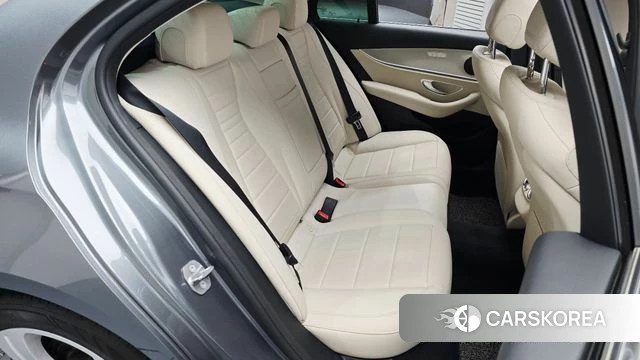 Mercedes-Benz E-Class W213 2018 Серый из Кореи, фото 2