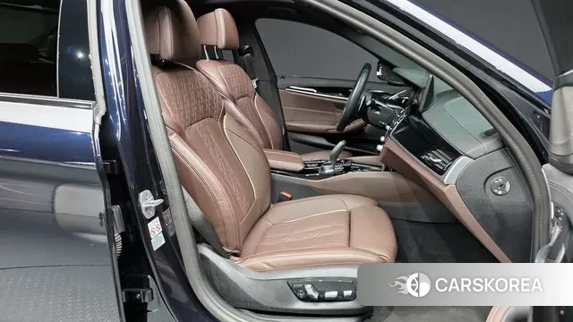 BMW 5 Series (G30) 2023 Черный из Кореи, фото 2