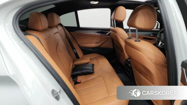 BMW 5 Series (G30) 2018 Белый из Кореи, фото 2
