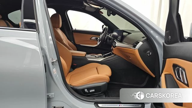 BMW 3 Series (G20) 2023 Серебристо-серый из Кореи, фото 2