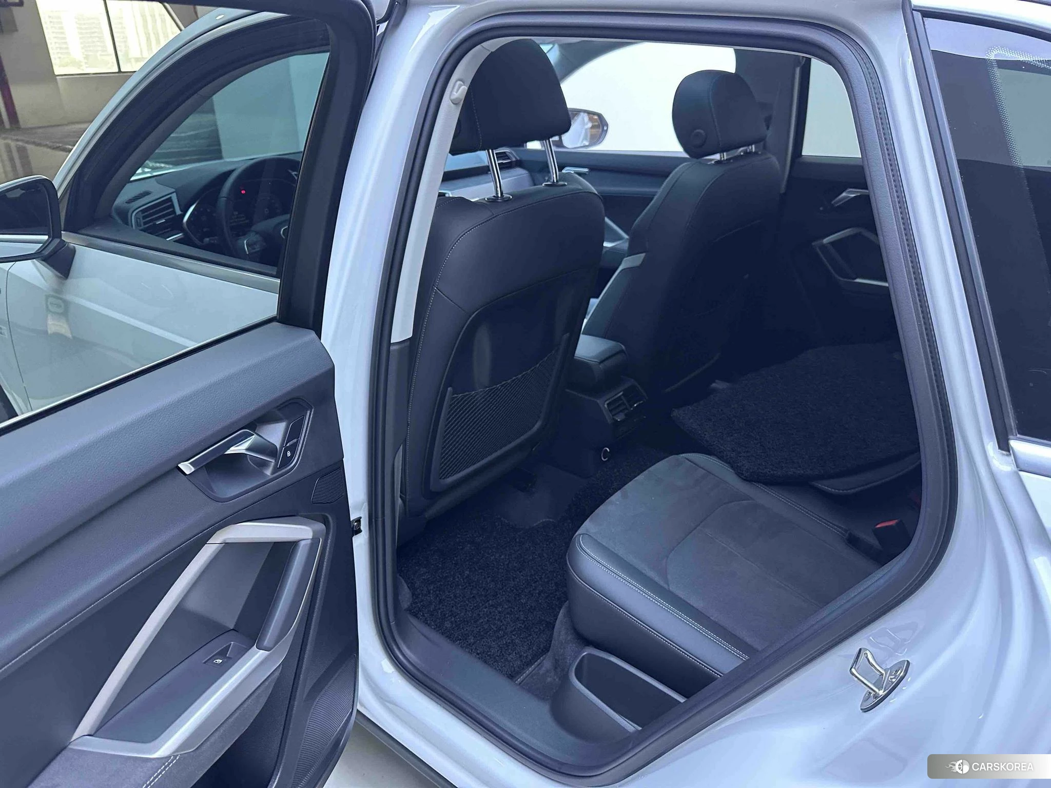 Audi Q3 2022 Белый из Китая, фото 2