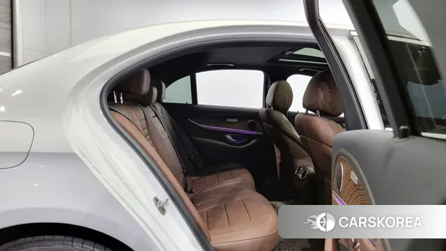 Mercedes-Benz E-Class W213 2021 Белый из Кореи, фото 2