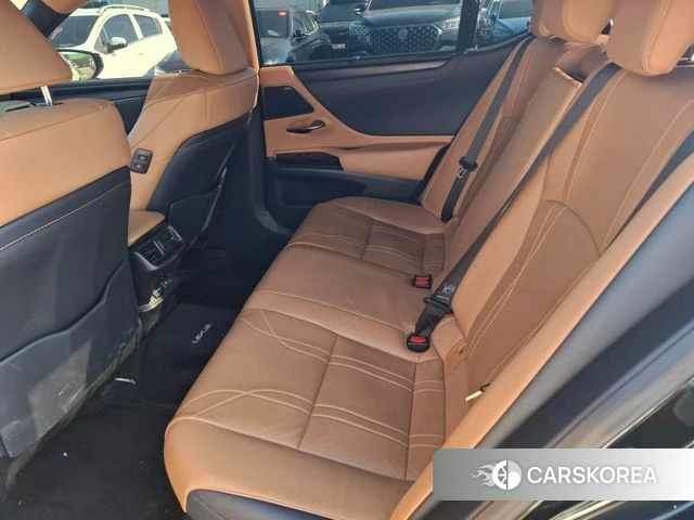 Lexus ES300h 7th generation 2022 Черный из Кореи, фото 2