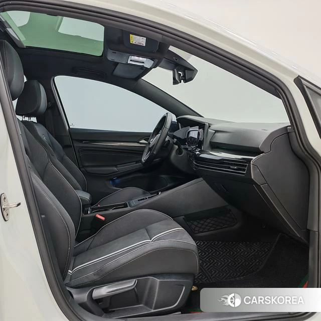 Volkswagen Golf 2022 Белый из Китая, фото 2
