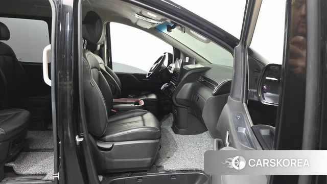 Hyundai Staria 2021 Черный из Кореи, фото 2
