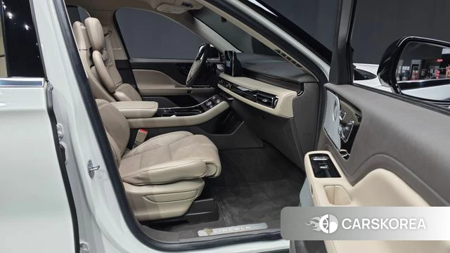 Lincoln Aviator 2nd generation 2022 Белый из Кореи, фото 2