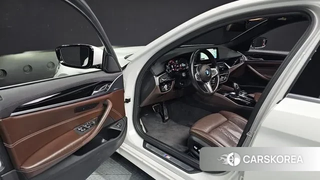 BMW 5 Series (G30) 2018 Белый из Кореи, фото 2