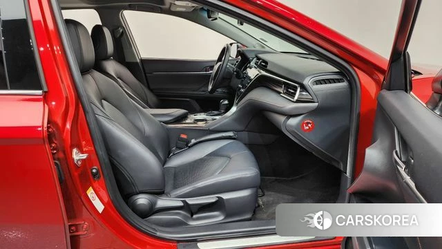 Toyota Camry (XV70) 2018 Красный из Кореи, фото 2