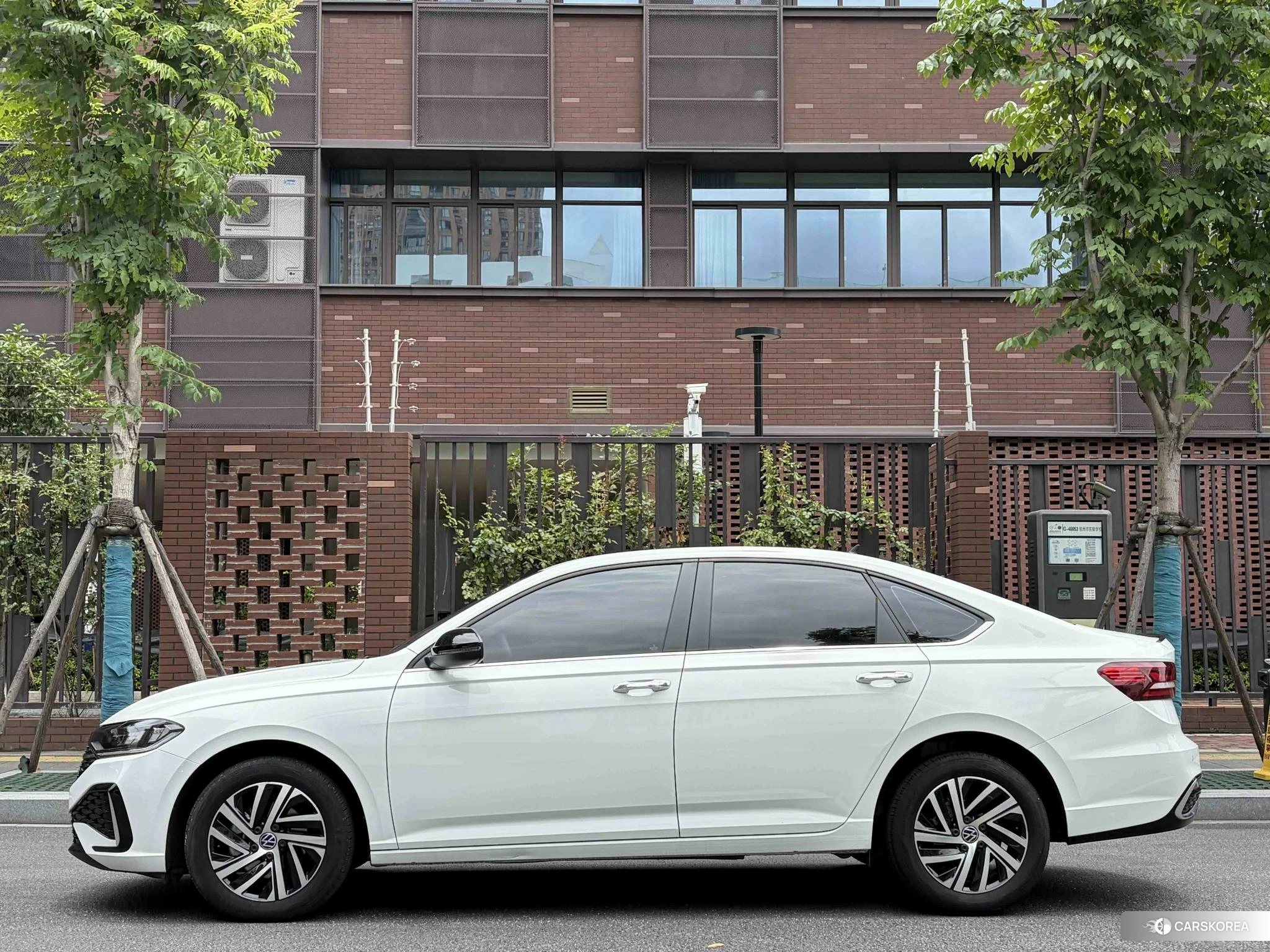 Volkswagen Lavida 2022 Белый из Китая, фото 2