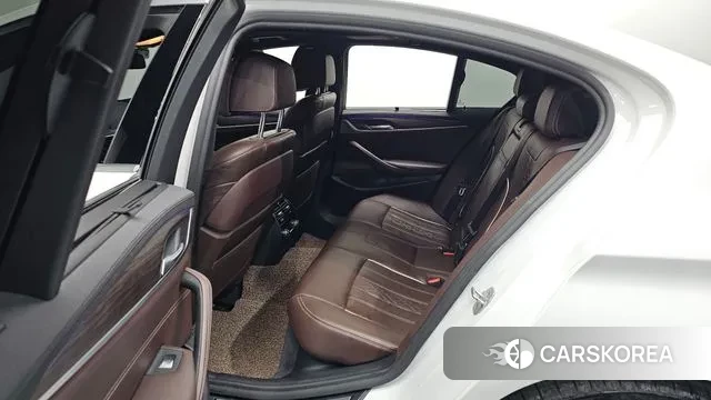 BMW 5 Series (G30) 2020 Белый из Кореи, фото 2