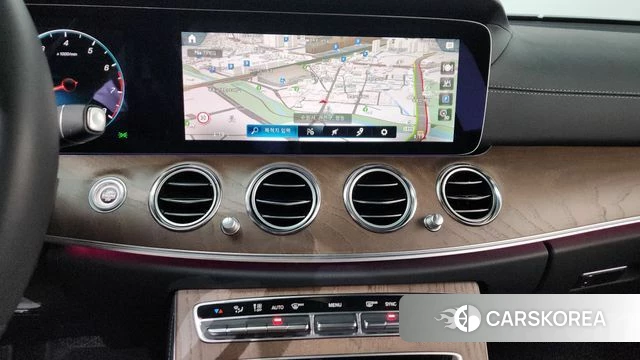 Mercedes-Benz E-Class W213 2023 Белый из Кореи, фото 2
