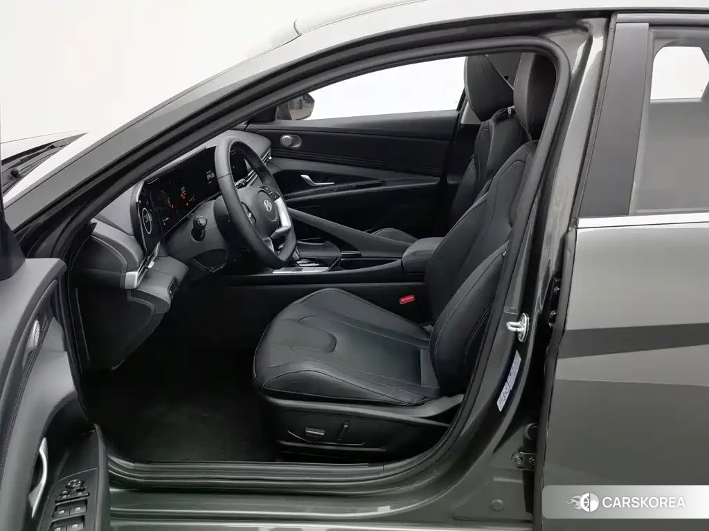 Hyundai Elantra 2024 Silver/gray из Китая, фото 2