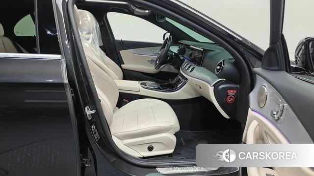 Mercedes-Benz E-Class W213 2021 Серый из Кореи, фото 2