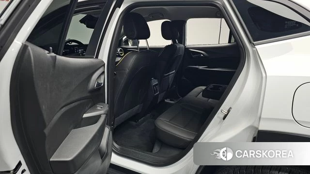 Chevrolet (GM Daewoo) Trax Crossover 2023 Белый из Кореи, фото 2