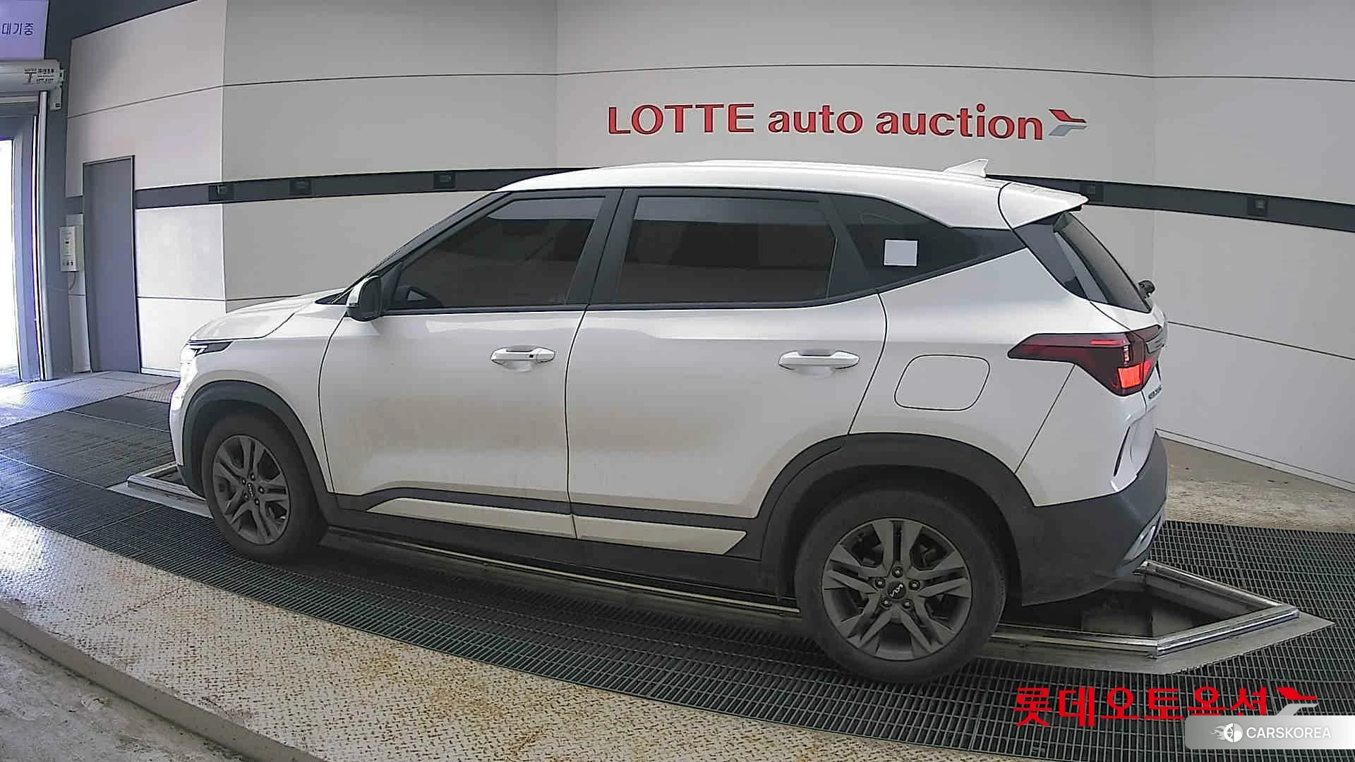 Kia Seltos 2023 Snow White Pearl из Кореи, фото 2