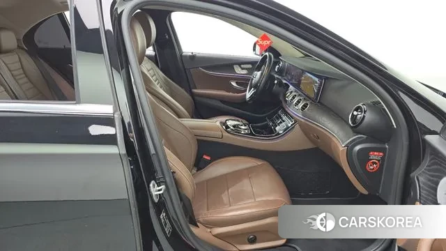 Mercedes-Benz E-Class W213 2018 Черный из Кореи, фото 2