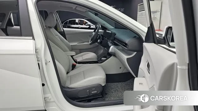 Hyundai Kona (SX2) 2024 Белый из Кореи, фото 2