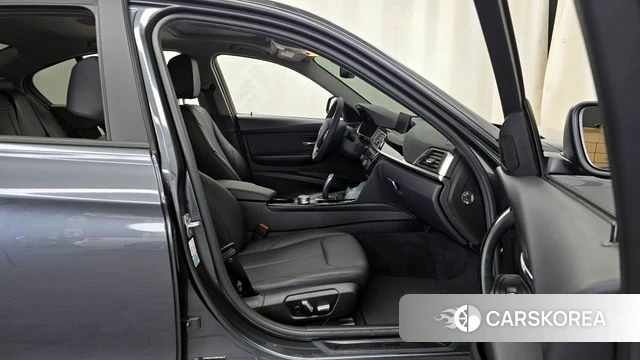 BMW 3 Series (F30) 2018 Серый из Кореи, фото 2