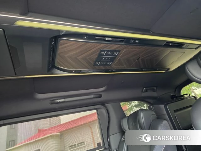 Lexus LM Second Generation 2025 Серебристо-серый из Кореи, фото 2