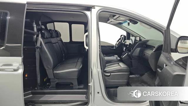 Hyundai Staria 2023 Серебристо-серый из Кореи, фото 2