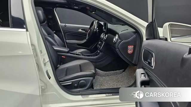 Mercedes-Benz A-Class W176 2018 Белый из Кореи, фото 2