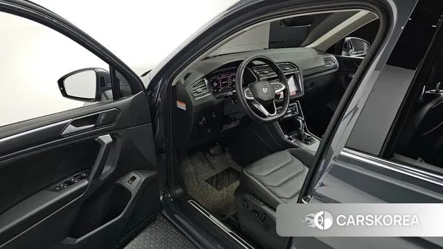 Volkswagen Tiguan second Generation 2024 Серый из Кореи, фото 2