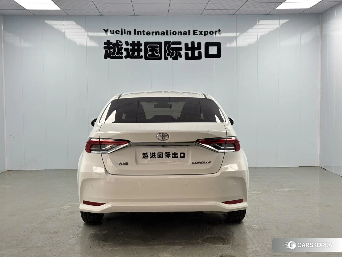 Toyota Corolla 2021 Белый из Китая, фото 2