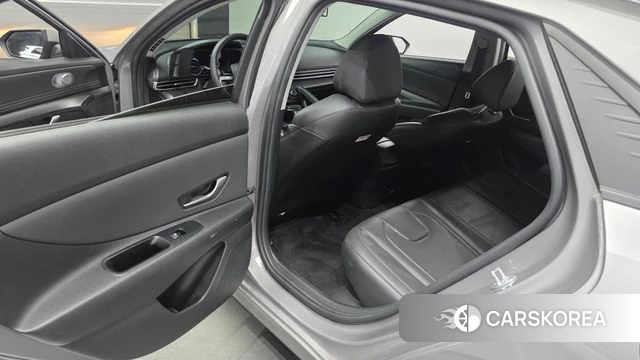 Hyundai Avante Hybrid (CN7) 2021 Серебристо-серый из Кореи, фото 2