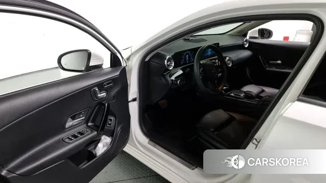 Mercedes-Benz A-Class W177 2020 Белый из Кореи, фото 2