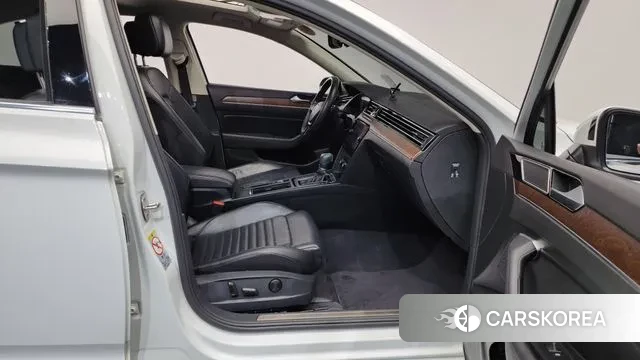 Volkswagen Passat GT (B8) 2018 Белый из Кореи, фото 2