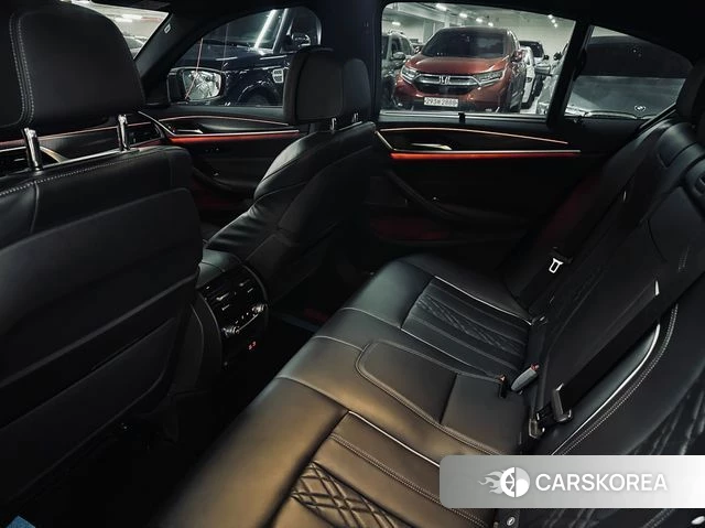 BMW 5 Series (G30) 2022 Серебристо-серый из Кореи, фото 2